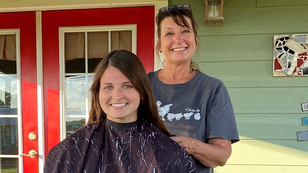 Medulloblastoma survivor Shelby Stueber and her mother, Cindy